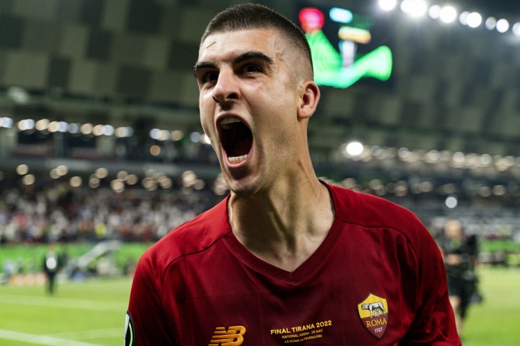 开云APP-迪马：罗马后卫曼奇尼鼻骨骨折接受手术，不确定能否参加下轮意甲